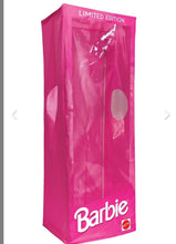 Carregar imagem no visualizador da galeria, FANTASIA CAIXA GIGANTE BONECA BARBIE