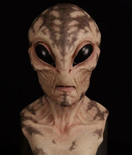 Carregar imagem no visualizador da galeria, MÁSCARA ALIEN REALISTA - 100% SILICONE