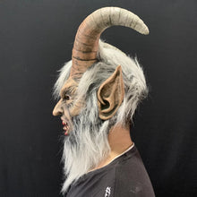 Carregar imagem no visualizador da galeria, MÁSCARA KRAMPUS - O TERROR DO NATAL