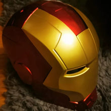 Carregar imagem no visualizador da galeria, CAPACETE MÁSCARA HOMEM DE FERRO COM LED