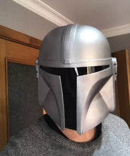 Carregar imagem no visualizador da galeria, MÁSCARA MANDALORIANO - STAR WARS PVC