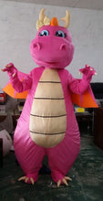 Carregar imagem no visualizador da galeria, FANTASIA MASCOTE DRAGÃO ROSA