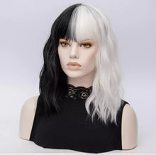 Carregar imagem no visualizador da galeria, PERUCA CRUELLA DE VIL EMMA STONE
