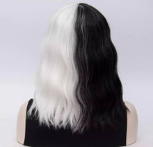 Carregar imagem no visualizador da galeria, PERUCA CRUELLA DE VIL EMMA STONE