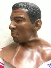 Carregar imagem no visualizador da galeria, MÁSCARA REALISTA HOMEM MORENO
