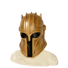 Carregar imagem no visualizador da galeria, MÁSCARA MANDALORIAN PVC DOURADA
