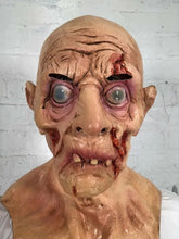Carregar imagem no visualizador da galeria, MÁSCARA ZUMBI REALISTA
