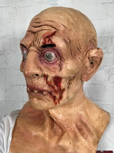 Carregar imagem no visualizador da galeria, MÁSCARA ZUMBI REALISTA
