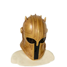 Carregar imagem no visualizador da galeria, MÁSCARA MANDALORIAN PVC DOURADA
