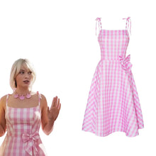 Carregar imagem no visualizador da galeria, FANTASIA BARBIE MOVIE 2023 - VESTIDO XADREZ LONGO
