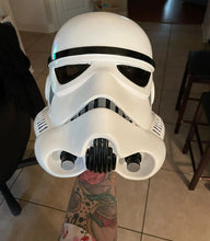 Carregar imagem no visualizador da galeria, CAPACETE STORMTROOPER PVC
