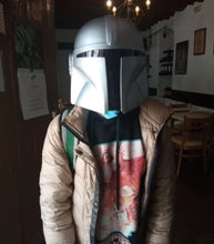 Carregar imagem no visualizador da galeria, MÁSCARA MANDALORIANO - STAR WARS PVC
