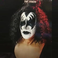 Carregar imagem no visualizador da galeria, MÁSCARA GENE SIMMONS - KISS COM PEITORAL
