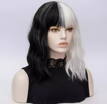 Carregar imagem no visualizador da galeria, PERUCA CRUELLA DE VIL EMMA STONE
